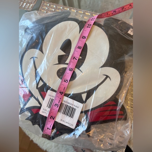 🖤 VAMPIRE Glow In The Dark Halloween Mickey Crossbody Purse Bag NEW - Picture 7 of 7